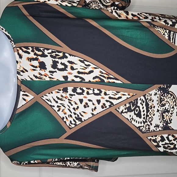 Elegant Green and Black Maxi Dress - Picture 4 of 4